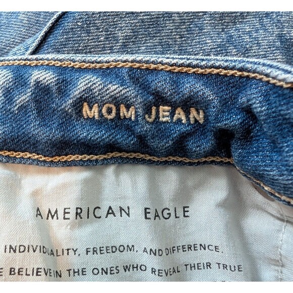 American Eagle Mom Jean Size 6 X-Long Blue Acid Destroyed Distressed  Women's - Picture 7 of 10